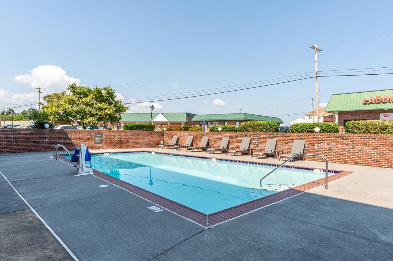 Comfort Inn Aikens Center Мартинсбърг Екстериор снимка